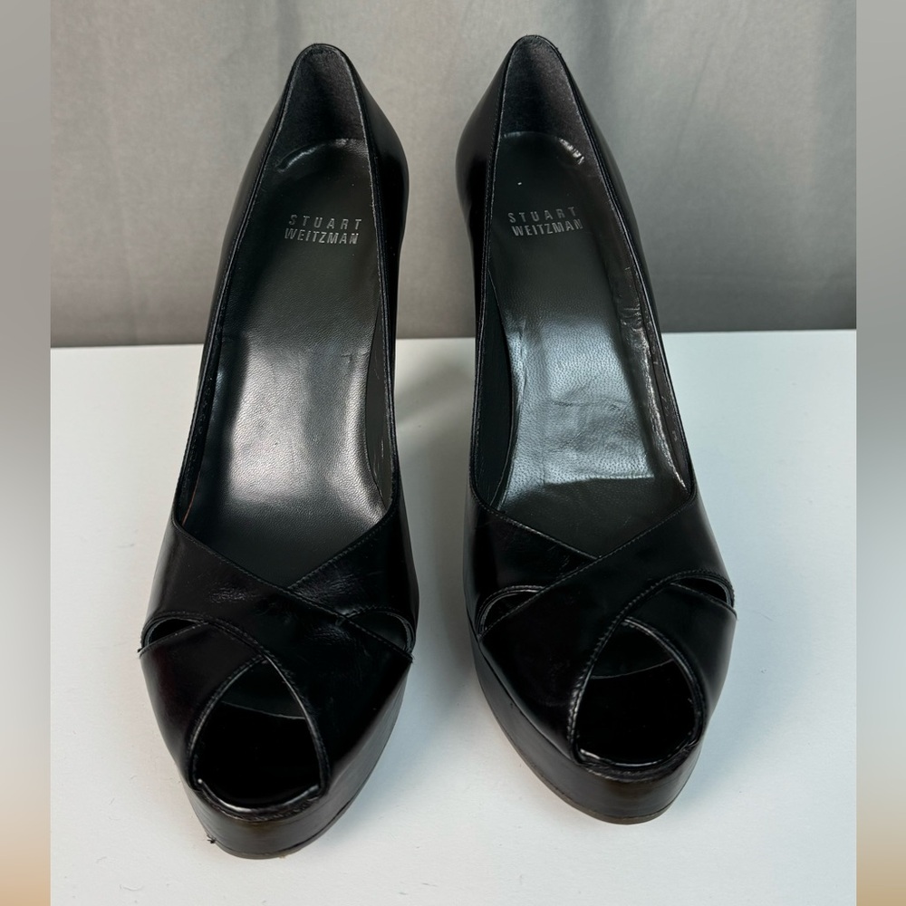 Stuart Weitzman classic peep toe